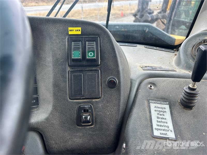 John Deere 300D Шарнирно-сочленённые самосвалы