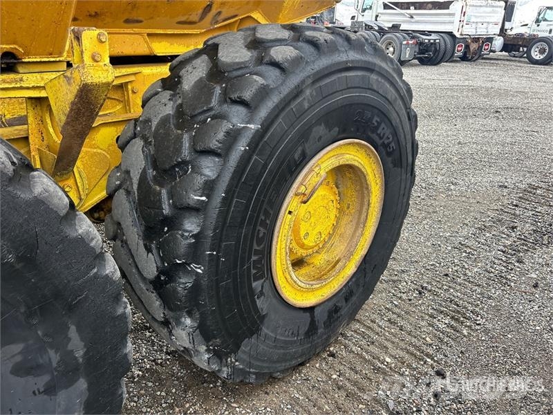 John Deere 300D Шарнирно-сочленённые самосвалы