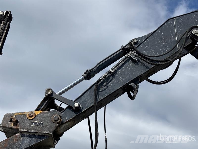 John Deere 300GLC Tracked Excavator Beltegraver
