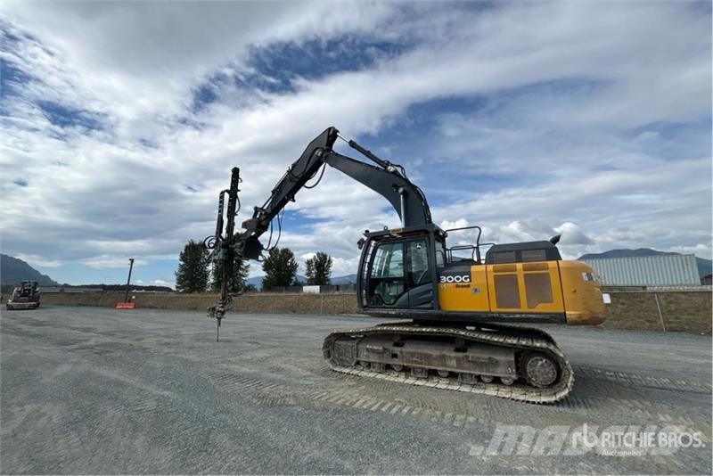 John Deere 300GLC Tracked Excavator Beltegraver
