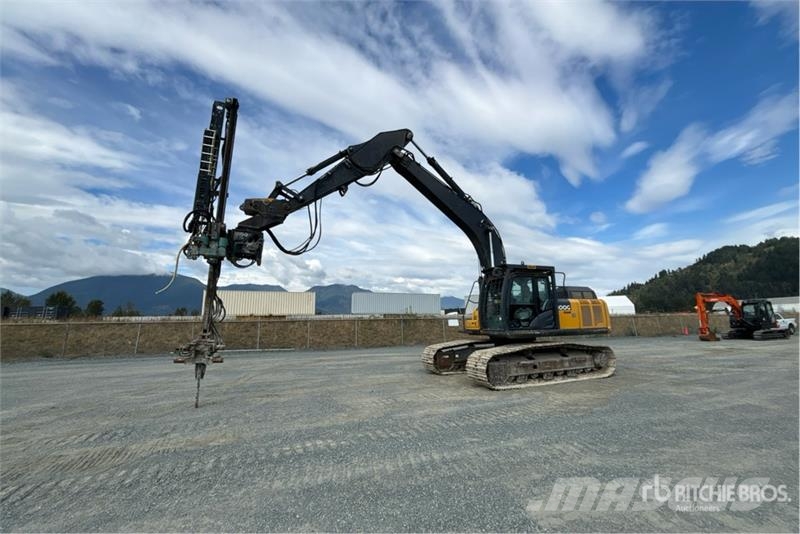 John Deere 300GLC Tracked Excavator Beltegraver