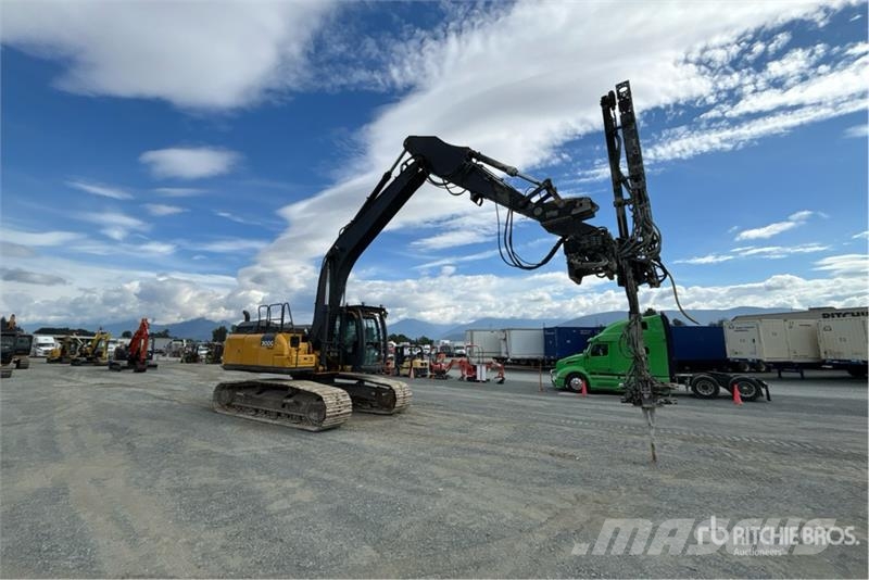 John Deere 300GLC Tracked Excavator Beltegraver