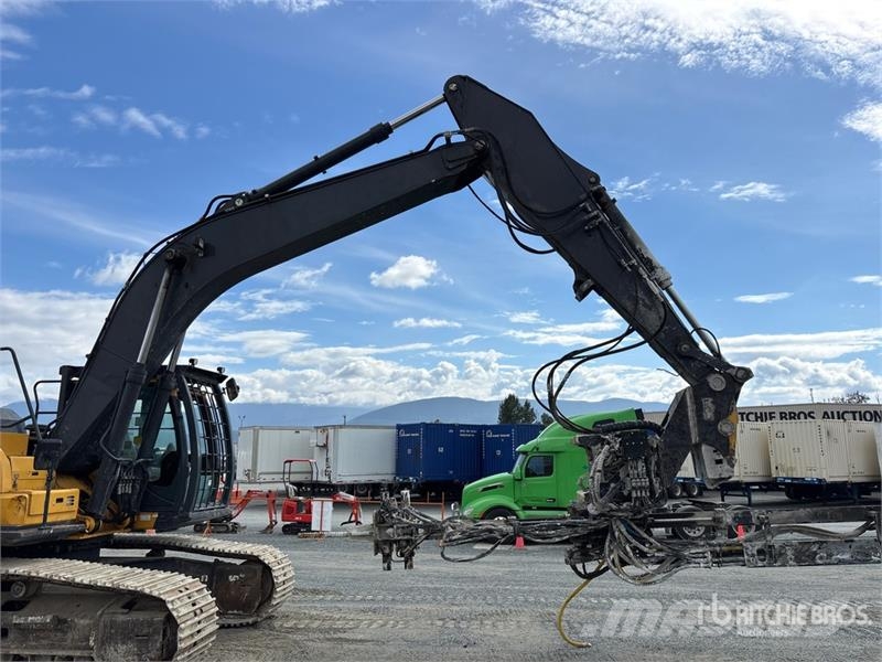 John Deere 300GLC Tracked Excavator Beltegraver