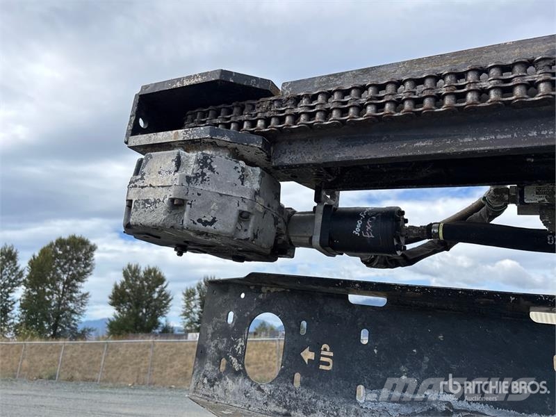 John Deere 300GLC Tracked Excavator Beltegraver