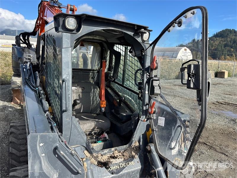 John Deere 324G Two-Speed High Flow Skid Steer Loader Lietoti riteņu kompaktiekrāvēji