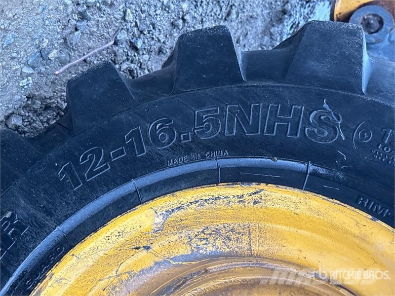 John Deere 324G Two-Speed High Flow Skid Steer Loader Skid steer loaders