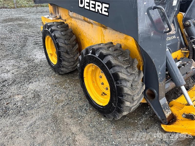 John Deere 324G Two-Speed High Flow Skid Steer Loader Skid steer loaders