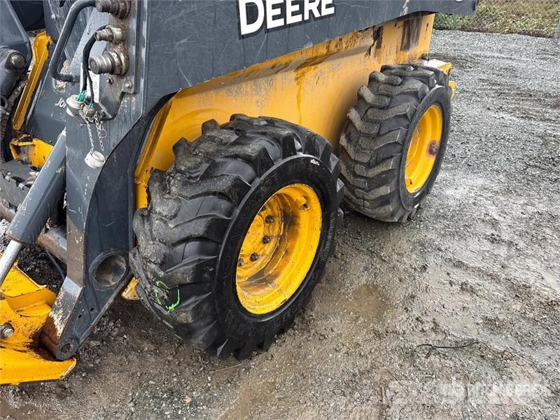 John Deere 324G Two-Speed High Flow Skid Steer Loader Skid steer loaders