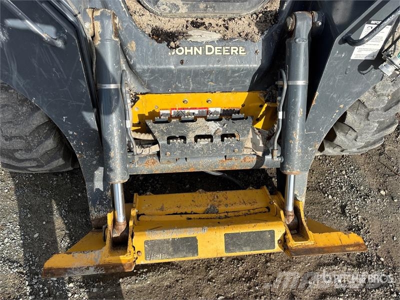 John Deere 324G Two-Speed High Flow Skid Steer Loader Lietoti riteņu kompaktiekrāvēji