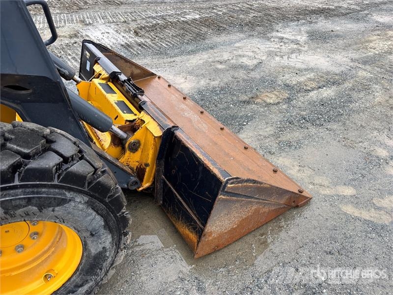 John Deere 330G Two-Speed High Flow Skid Steer Loader Minicargadoras