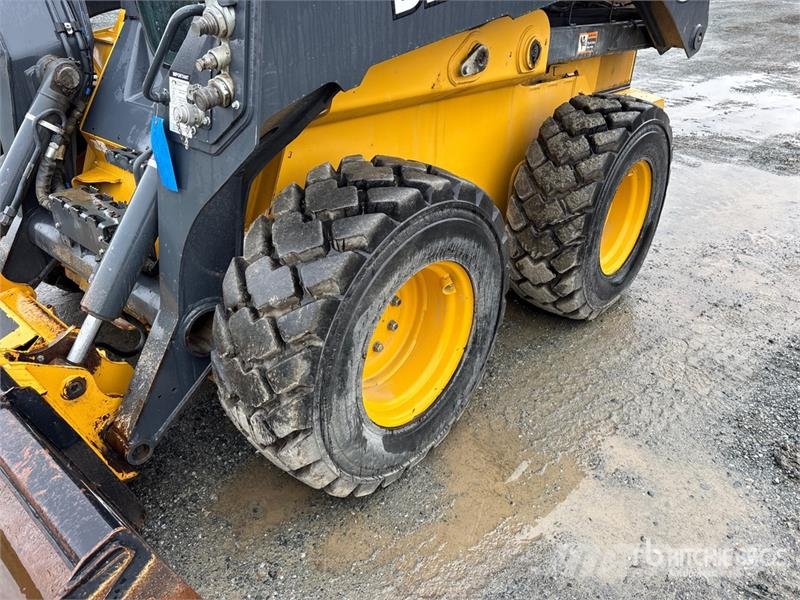 John Deere 330G Two-Speed High Flow Skid Steer Loader Minicargadoras