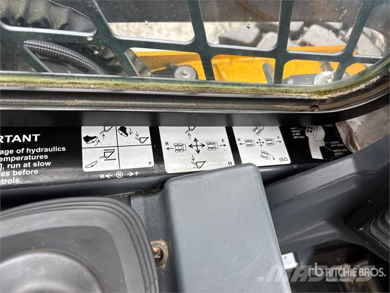 John Deere 330G Two-Speed High Flow Skid Steer Loader Minicargadoras