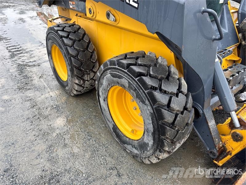 John Deere 330G Two-Speed High Flow Skid Steer Loader Minicargadoras