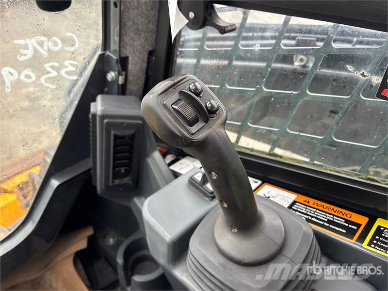 John Deere 330G Two-Speed High Flow Skid Steer Loader Minicargadoras