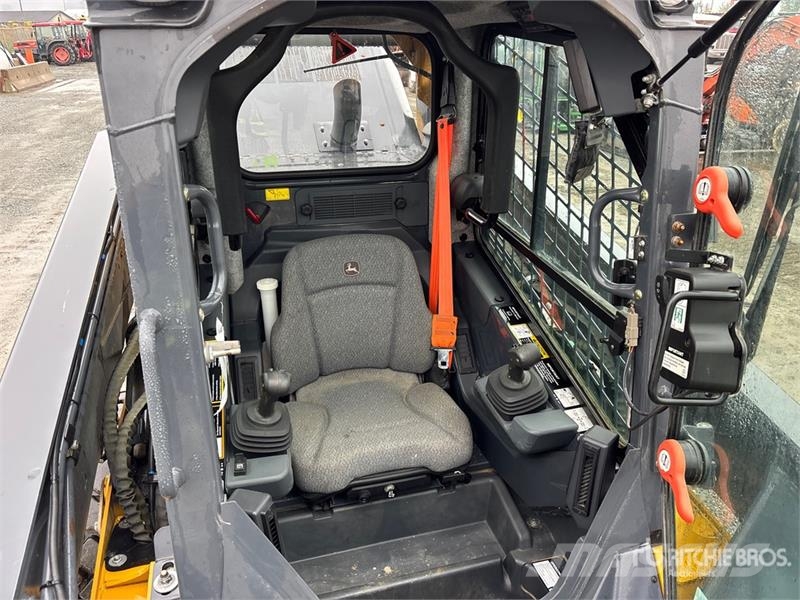 John Deere 330G Two-Speed High Flow Skid Steer Loader Minicargadoras