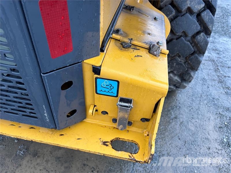 John Deere 330G Two-Speed High Flow Skid Steer Loader Minicargadoras
