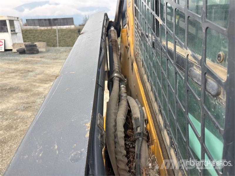 John Deere 331G Krautuvai su šoniniu pasukimu