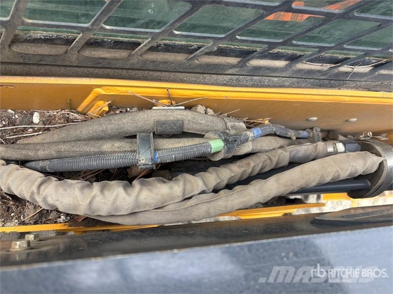 John Deere 331G Krautuvai su šoniniu pasukimu
