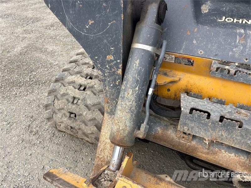 John Deere 331G Krautuvai su šoniniu pasukimu