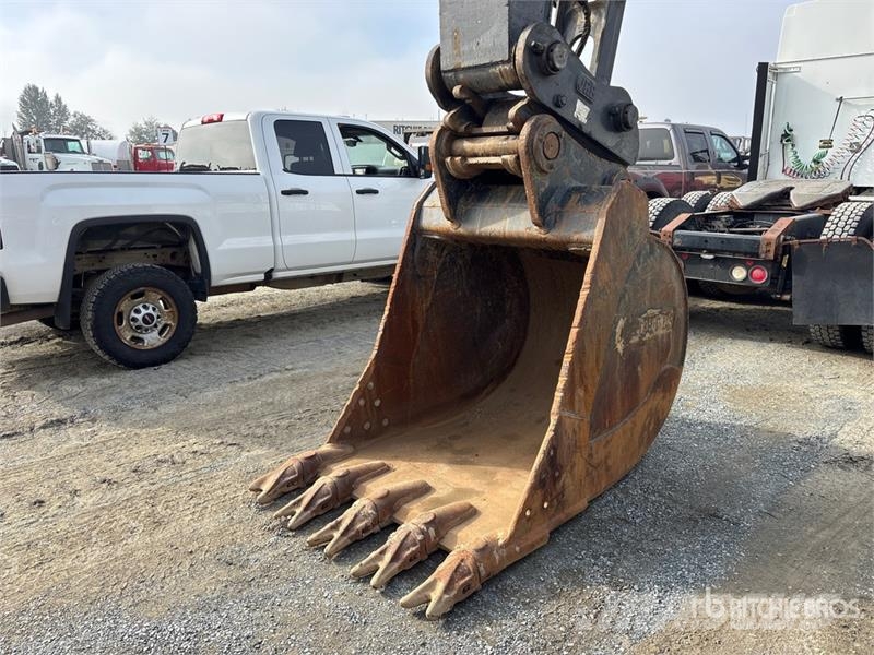 John Deere 350GLC Tracked Excavator حفارات زحافة