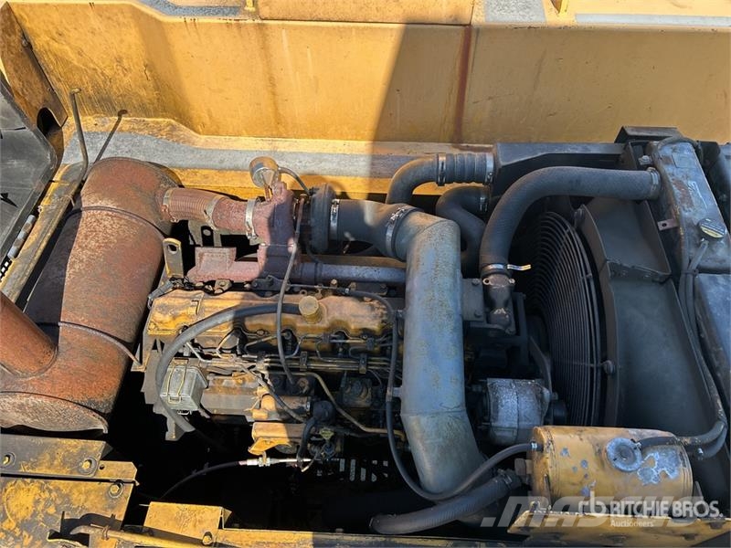 John Deere 370 Heel Boom Log Loader Lesní nakladače