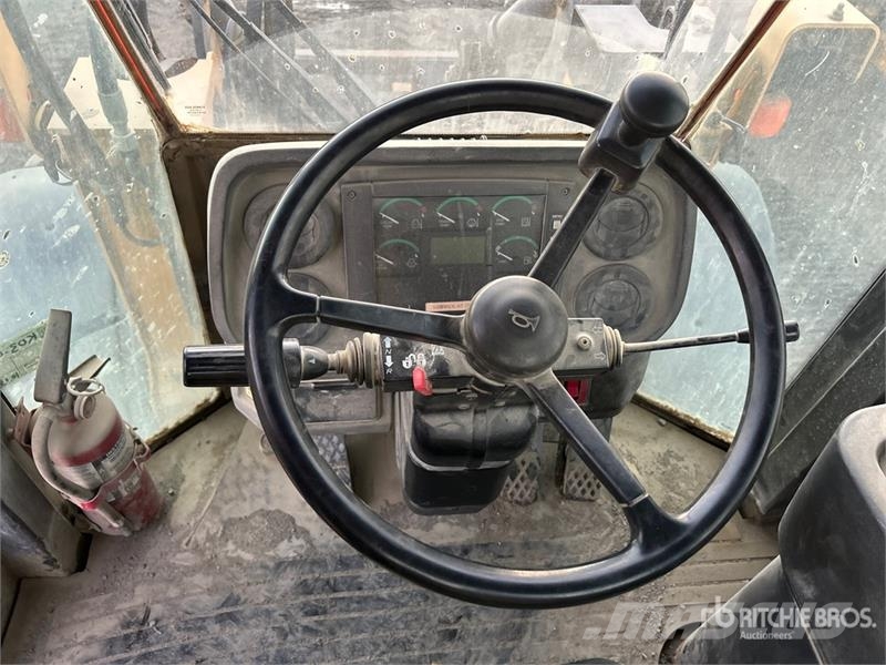 John Deere 444J Iekrāvēji uz riteņiem