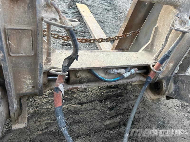 John Deere 444J Iekrāvēji uz riteņiem