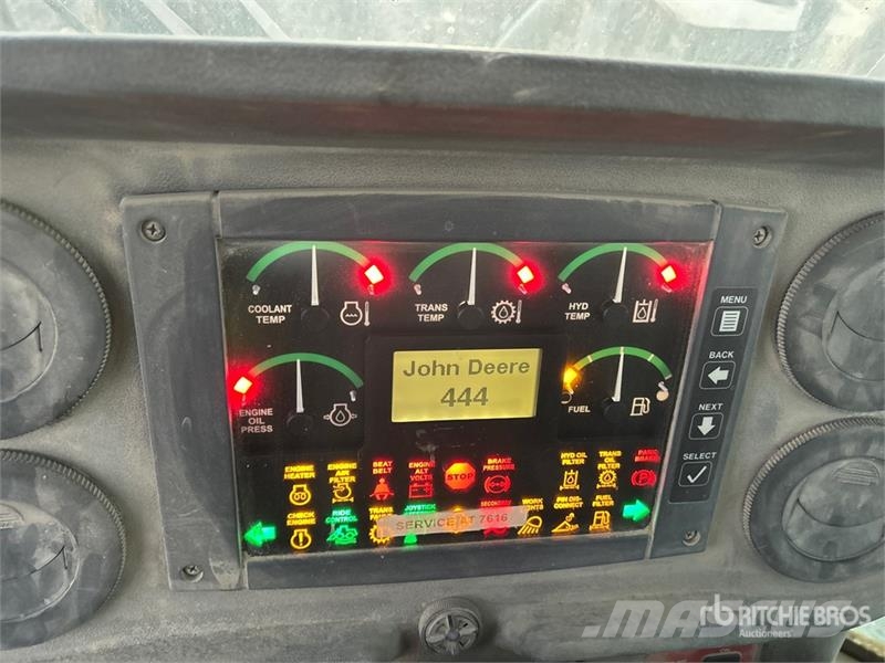 John Deere 444J Iekrāvēji uz riteņiem