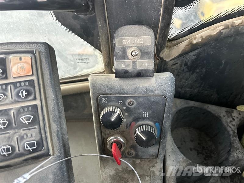 John Deere 444J Iekrāvēji uz riteņiem