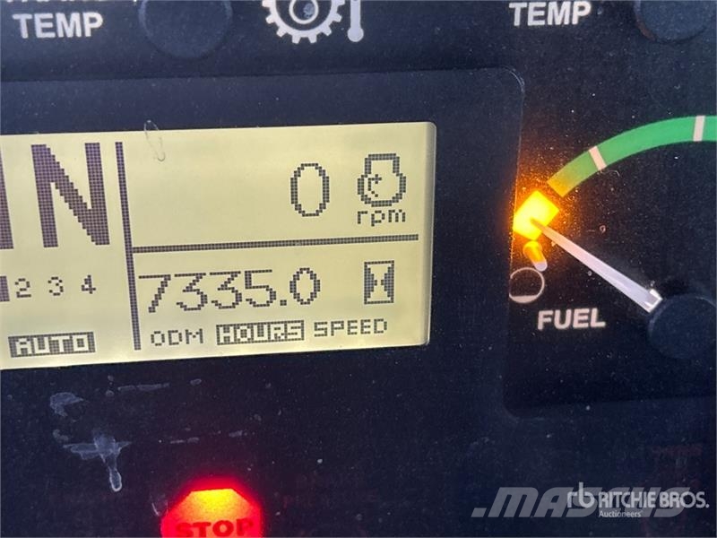 John Deere 444J Iekrāvēji uz riteņiem