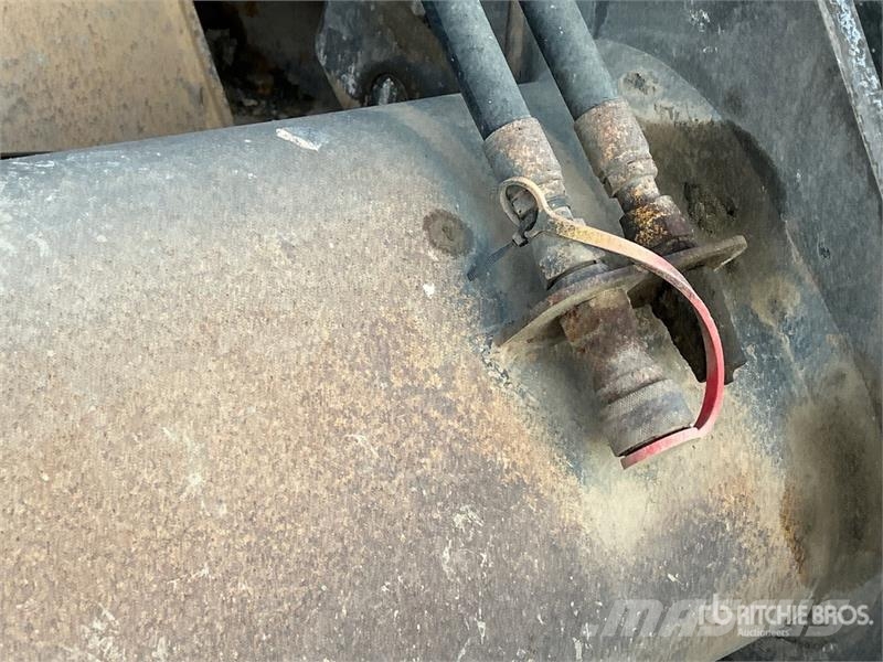 John Deere 444J Iekrāvēji uz riteņiem
