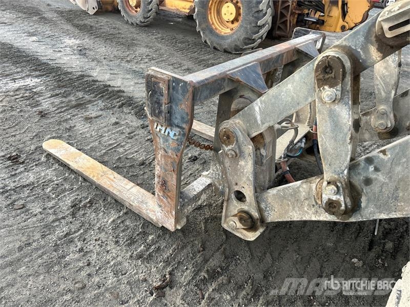 John Deere 444J Iekrāvēji uz riteņiem