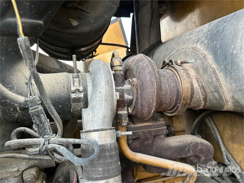 John Deere 444J Iekrāvēji uz riteņiem