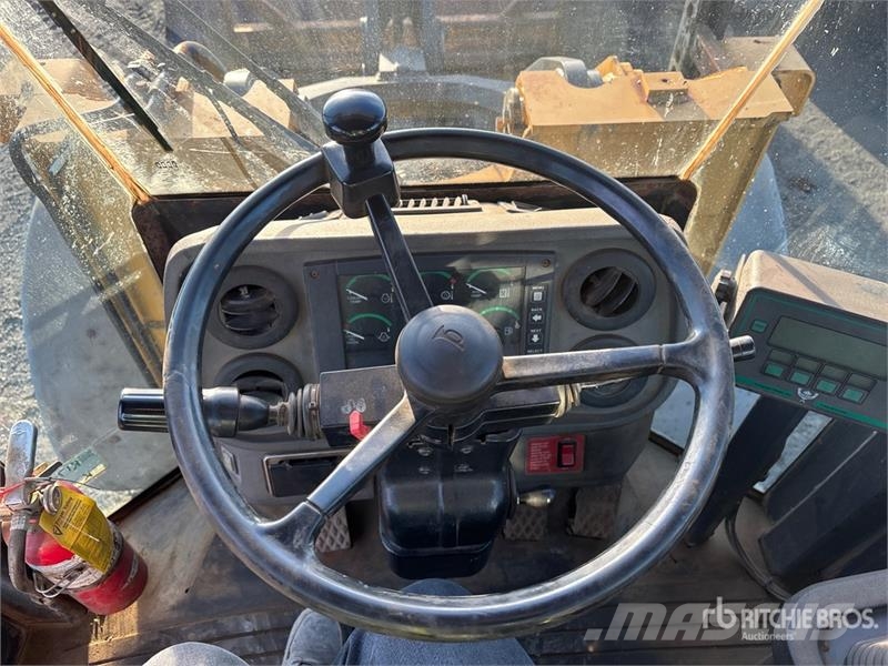 John Deere 544J Wheel Loader Iekrāvēji uz riteņiem