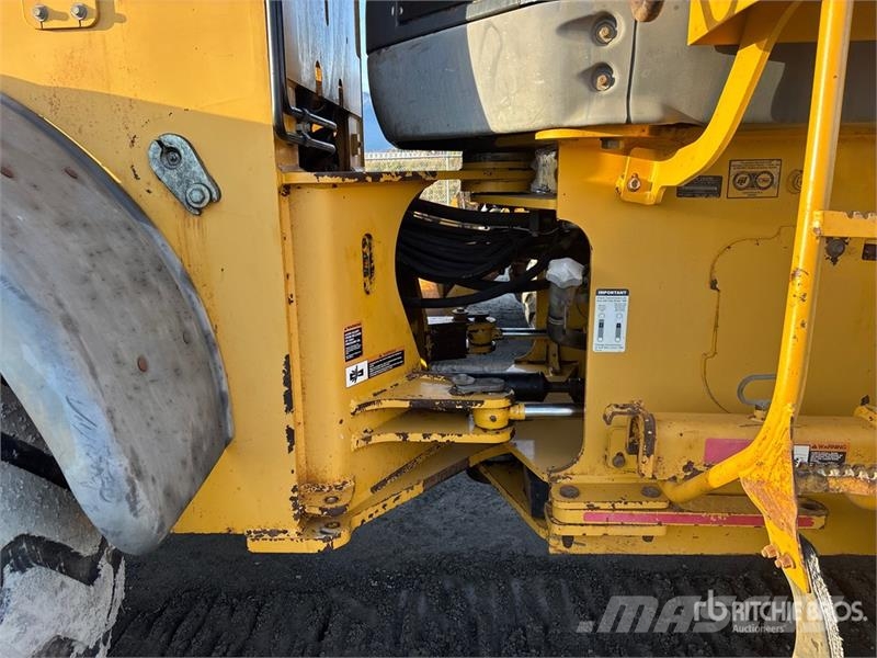 John Deere 544J Wheel Loader Iekrāvēji uz riteņiem