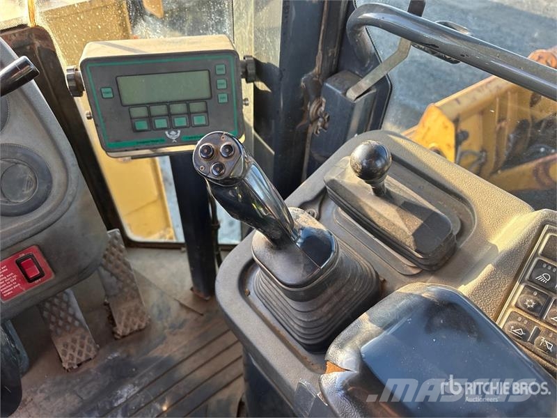John Deere 544J Wheel Loader Iekrāvēji uz riteņiem