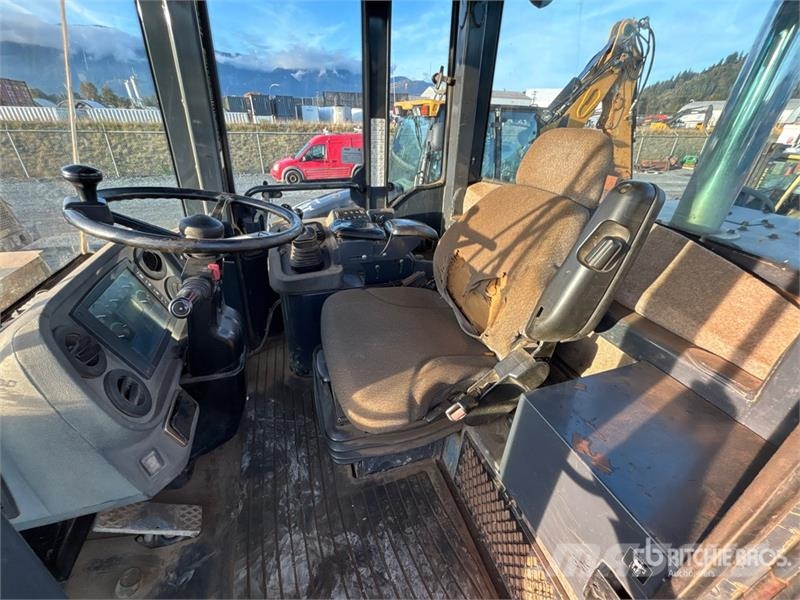 John Deere 544J Wheel Loader Iekrāvēji uz riteņiem