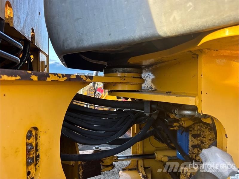 John Deere 544J Wheel Loader Iekrāvēji uz riteņiem