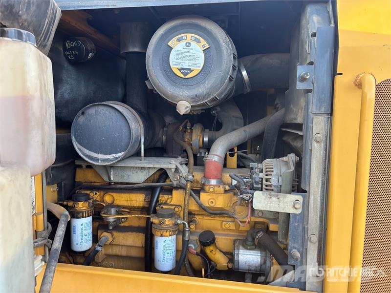 John Deere 544J Wheel Loader Iekrāvēji uz riteņiem