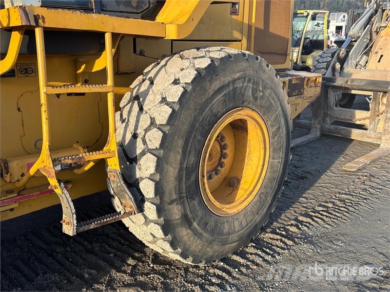 John Deere 544J Wheel Loader Iekrāvēji uz riteņiem