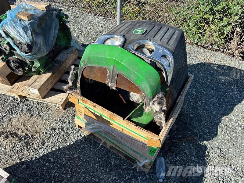 John Deere 6120 4WD Tractor (Inoperable) Trattori