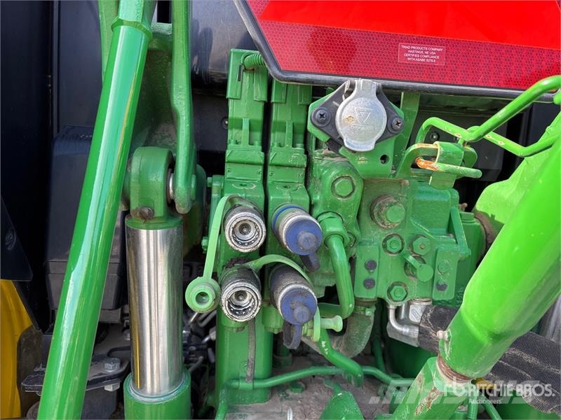 John Deere 6120 4WD Tractor (Inoperable) Traktorer