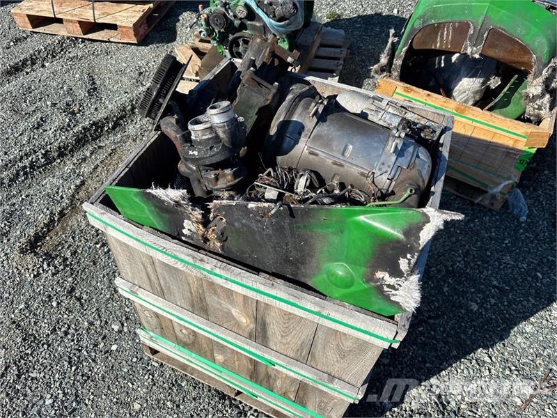 John Deere 6120 4WD Tractor (Inoperable) Trattori