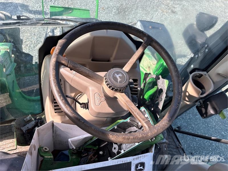 John Deere 6120 4WD Tractor (Inoperable) Traktorer