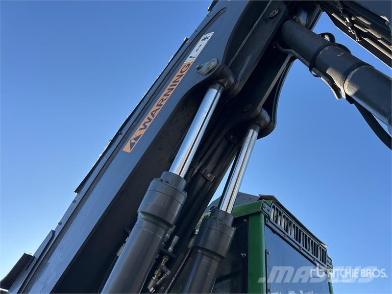 John Deere 903M Track Feller Buncher Fällare-läggare