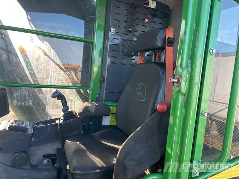 John Deere 903M Track Feller Buncher Fällare-läggare