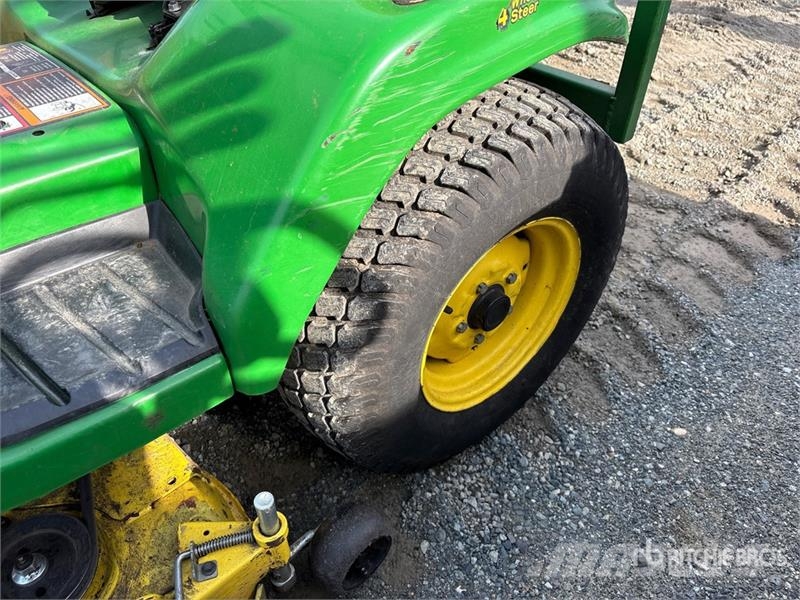 John Deere X754 Ride-On Lawn Mower Самохідні газонокосарки