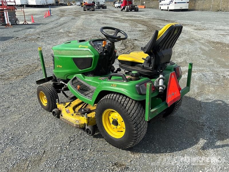 John Deere X754 Ride-On Lawn Mower Самохідні газонокосарки