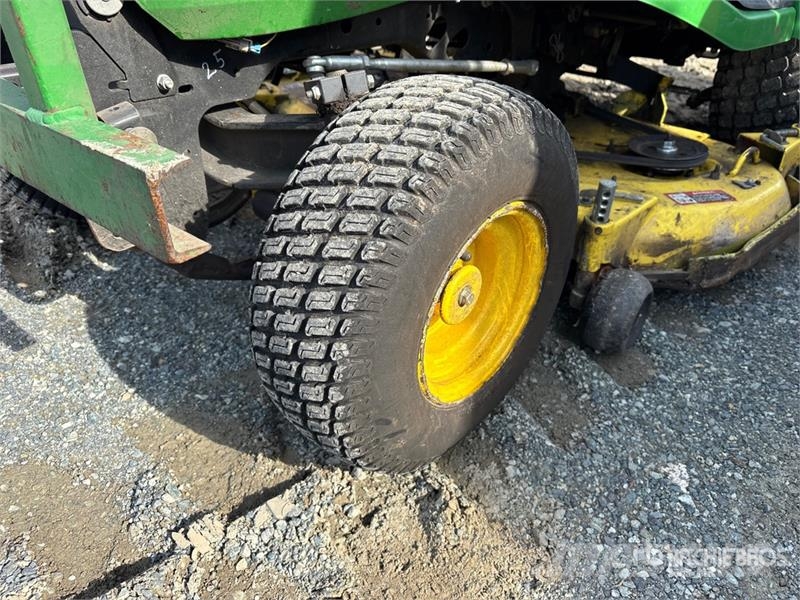 John Deere X754 Ride-On Lawn Mower Самохідні газонокосарки