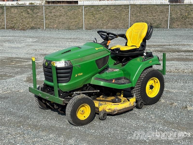 John Deere X754 Ride-On Lawn Mower Самохідні газонокосарки